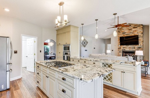 Terrell House | Lakefront Home w/Kayaks + Hot Tub | Sleeps 14