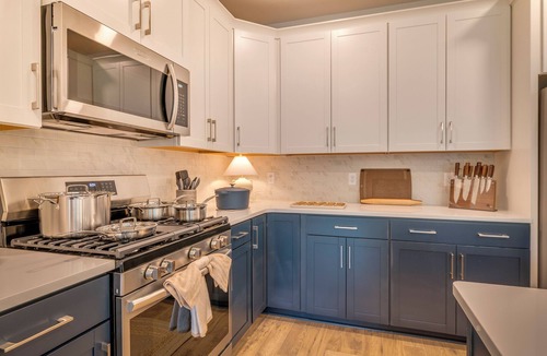 Greenwood House | Lakefront 2 King, Coffee Bar, On Site Bar & Grill, Public Dock, Kayak Rentals