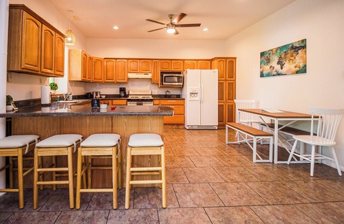 Oconee County Apartment | Lakefront 2BR w/Dock Access, Kayaks & Patio, Step-Free Entry, Sleeps 5