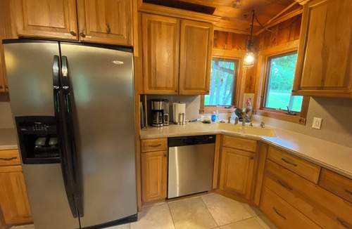 Piney Flats Cabin | Lakefront Boone Lake Log Cabin - Miracle Lake Life BNB