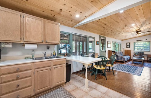 Ten Mile Cabin | Lakefront Cabin on Watts Bar Lake | Private Dock & Views