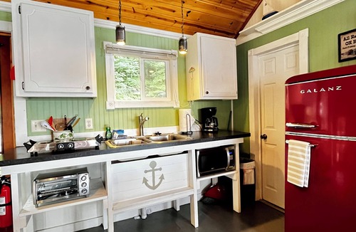 South Haven Cabin | Lakefront Cabin w/Dock & Kayaks, Perfect Summer Stay Northwood Creek - Cabin 7