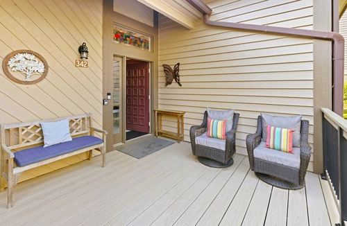 Salem Condo | Lakefront Condo Lake Keowee Resort Amenity Modern Luxury Vibe Dog Friendly