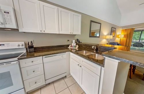 Fairfield Harbour Condo | Lakefront Condo with Indoor Pool, Hot Tub & Resort Access