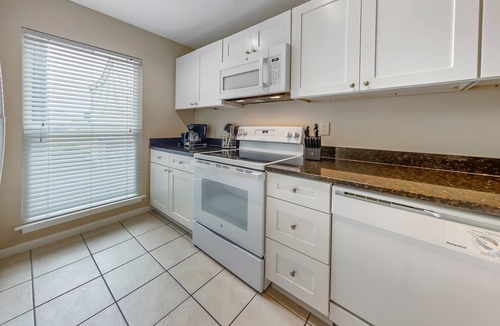 Fairfield Harbour Condo | Lakefront Condo with Jacuzzi, Pool & Resort Access!