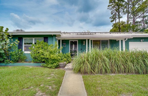 Deltona Lakes House | Lakefront Deltona Vacation Rental w/Dock & Kayaks