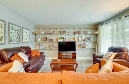 Deltona Lakes House | Lakefront Deltona Vacation Rental with Dock and Kayaks