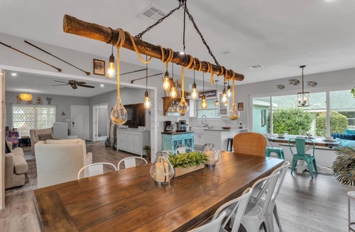 Winter Haven House | Lakefront Family Retreat | Private Dock, Tiki Bar & Kayaks | Near Legoland