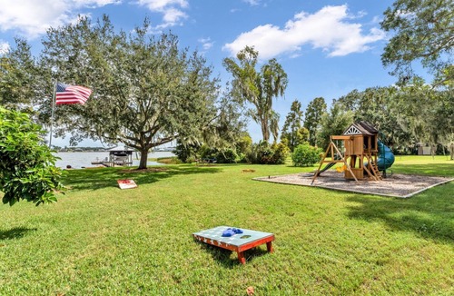 Winter Haven House | Lakefront Family Retreat | Private Dock, Tiki Bar & Kayaks | Near Legoland