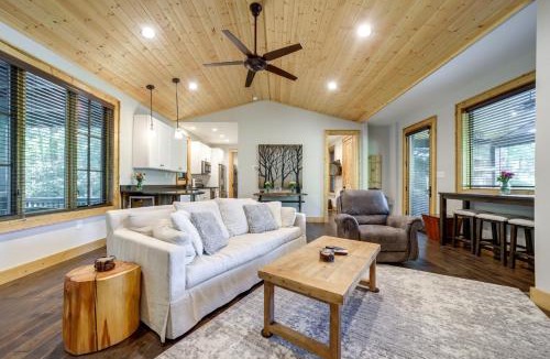 Glenville House | Lakefront Gem w/Fire Pit in Chinquapin Resort!