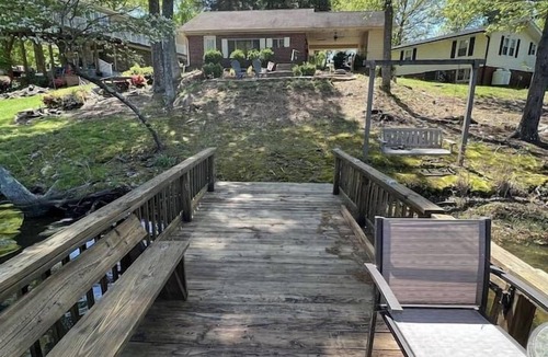 New London House | Lakefront Getaway | 2Bd 1Ba | Boat Dock