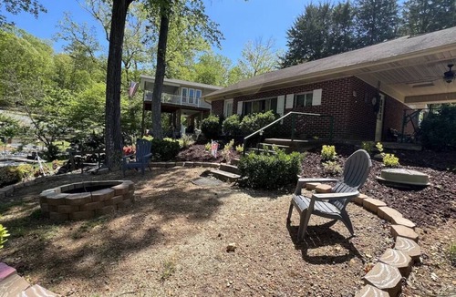 New London House | Lakefront Getaway | 2Bd 1Ba | Boat Dock