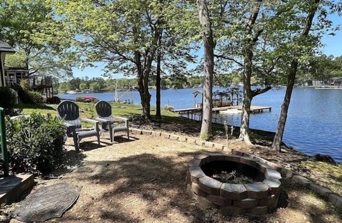 New London House | Lakefront Getaway | 2Bd 1Ba | Boat Dock