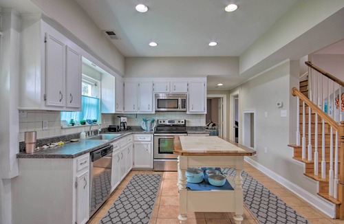 Greenwood House | Lakefront Greenwood Getaway w/Saltwater Pool