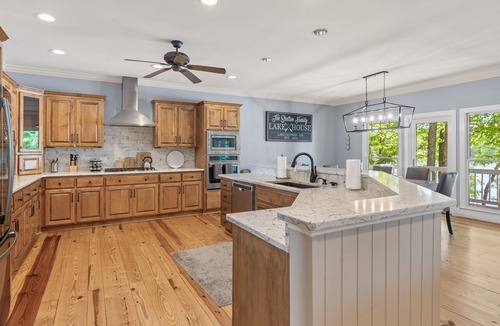 Eatonton House | LAKEFRONT HOME DIRECTLY ON LAKE OCONEE WITH BOAT RENTAL