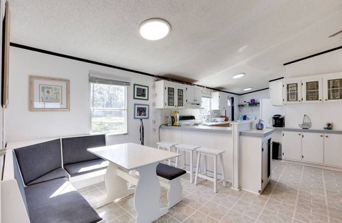 Midway House | Lakefront Pamona Retreat w Deck & Fire Pit