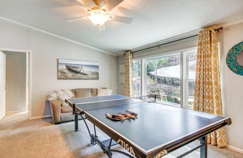 Greenwood County House | Lakefront Paradise Cozy Space Games Family Fun