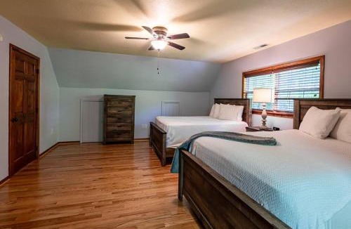 Aquone House | Lakefront Point Retreat on Nantahala Lake with Dock