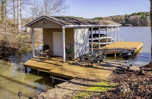 Wise House | Lakefront, Private Dock, Quiet Cove- Lake Gaston- New Rental as of 2024