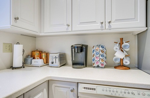 Northwest Raleigh House | Lakefront Raleigh Home w/Deck: 12 Mi to Downtown!