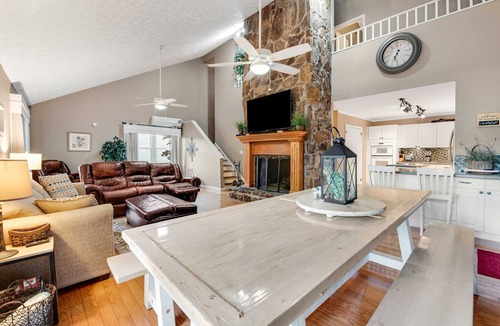 Jefferson City House | Lakefront Retreat, Dock, Fire Pit, Pet Friendly