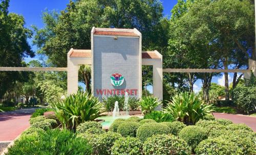 Winter Haven House | Lakefront Retreat in Winterset
