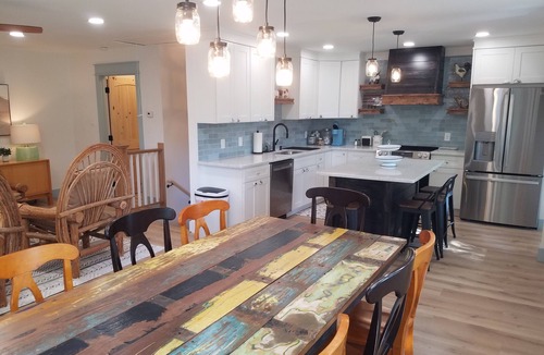 Hiawassee House | Lakefront Retreat on Chatuge – 5 Min to Town w/Mother-in-Law Suite- sleeps 10