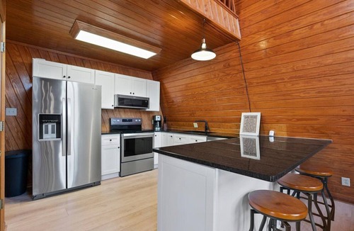 New London Cabin | Lakefront Retreat on Quiet Cove, Dock, Fire Pit, King Bed- close to Uwharrie