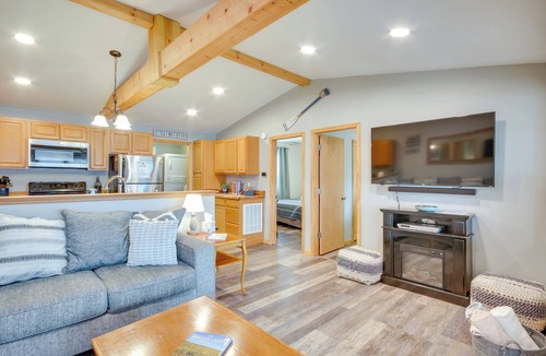 Cross Hill Cottage | Lakefront Retreat w/Private Dock!