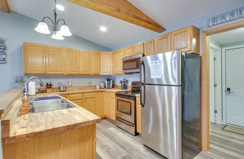 Cross Hill Cottage | Lakefront Retreat w/Private Dock!