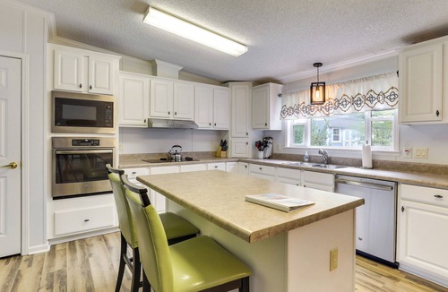 Summerton House | Lakefront Summerton Getaway w/ Boat Dock + Pool!