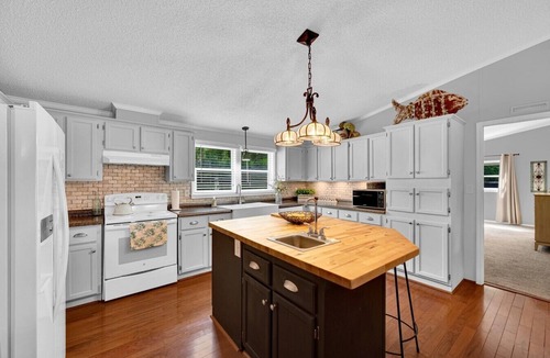 Greenwood County House | Lakefront Sunsets| Private Dock | Kayaks & Fishing