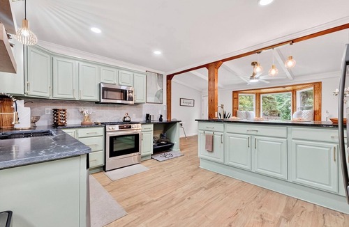 Southeast Raleigh House | Lakehouse Landing | Sleeps 8 | Peaceful Escape