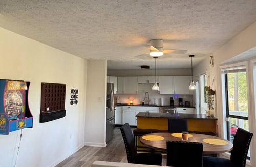 Westover House | Lakehouse Retreat Kayak Pet Friendly Mins to Bragg