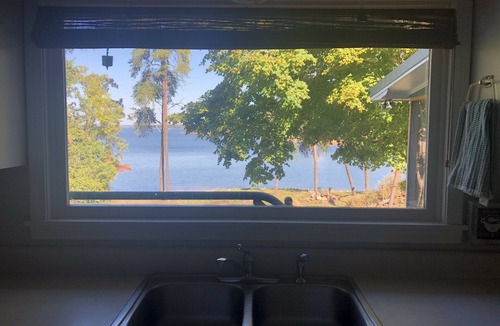 Anderson House | Lakehouse Retreat with dock, paddle boat, canoe & kayaks! Now have Gas Grill
