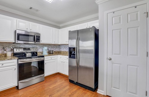 Port Wentworth House | ⭐ Lakeside Group Oasis. 19 minutes to Downtown Savannah! 10 Guest Stay. ⭐