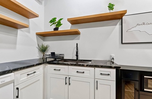 Southeast Raleigh House | Lakeside Landing | Kitchen, Laundry, Parking