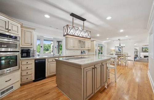 Terrell House | Lakeside Living - Firepit, Outdoor Fireplace, Kayaks, Arcade and much more!
