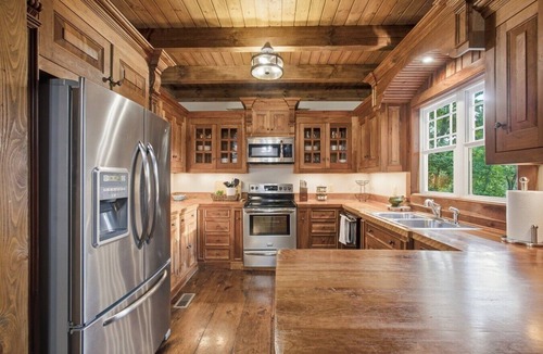 Spring City Cabin | Lakeside Lodge Retreat | Luxury Cabin on Watts Bar