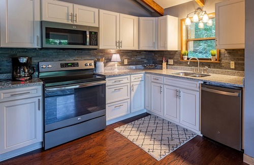 Topton Cabin | Lakeside Mountain Oasis - Bedroom Cabin w/Outdoor Hot Tub