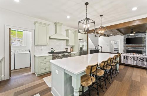 Jacksboro House | Lakeside Retreat Sleeps 22 Dock Grill Game Room