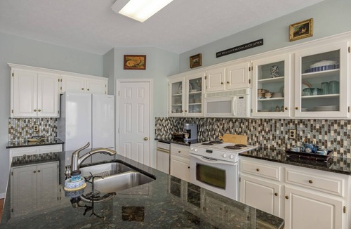 Aiken Cottage | Lakeside Retreat - Tranquil Escape Minutes from Aiken, Augusta & Stable View.