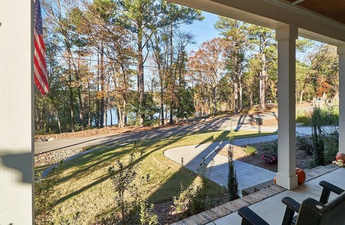 Whispering Pines House | Lakeside Serenity: Pines & Tranquility. nYour home for the 2024 US Open