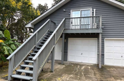 Talahi Island Apartment | Lakeside Talahi Retreat Apartment with Hot Tub