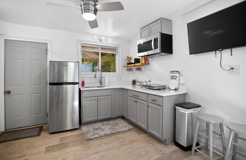 Hendersonville Cottage | Lamb Mountain Retreat - Pets Welcome!