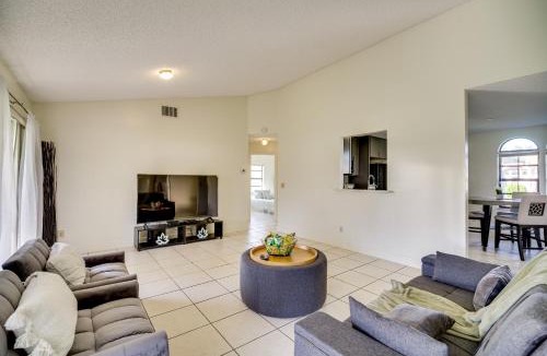 Palm Bay House | Lanai + Backyard! Sunny Retreat in Palm Bay