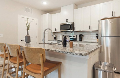 Beaufort Apartment | Landing | Amazing 2BD, Gym