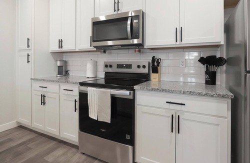 Beaufort Apartment | Landing | Beautiful 1BD, Gym