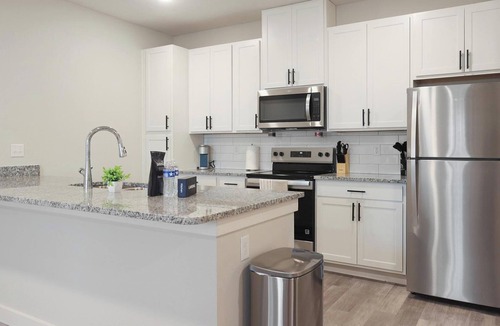 Beaufort Apartment | Landing | Beautiful 1BD, Gym