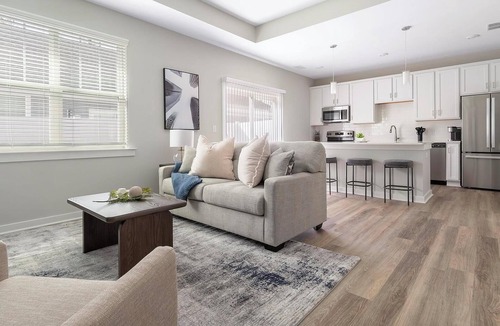 Newell Apartment | Landing | Beautiful 2BD, Gym, Courtyard